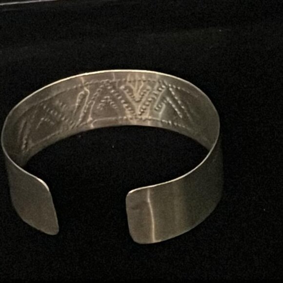 Punch Design Thin Metal Cuff Bracelet - Picture 6 of 6